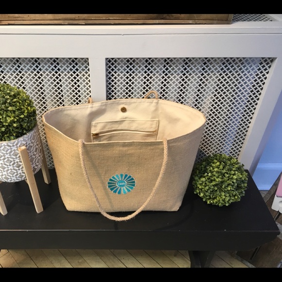 Resort Wear Handcrafted Destination Vegan Tote - Picture 2 of 8